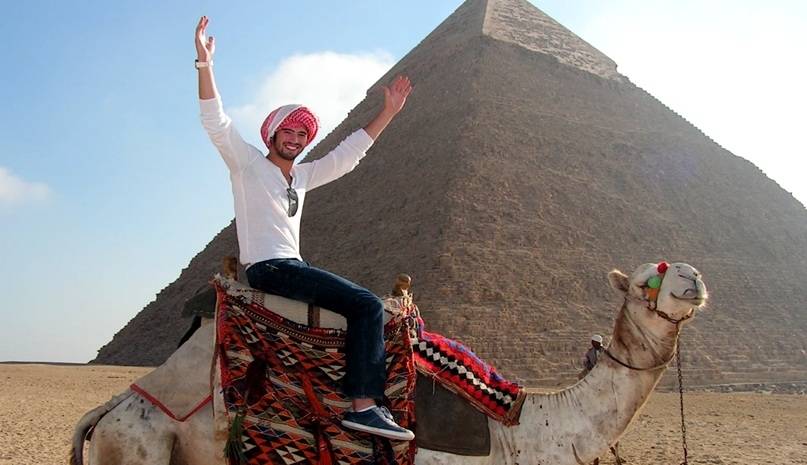 Hurghada Full-Day Trip to Cairo by Plane